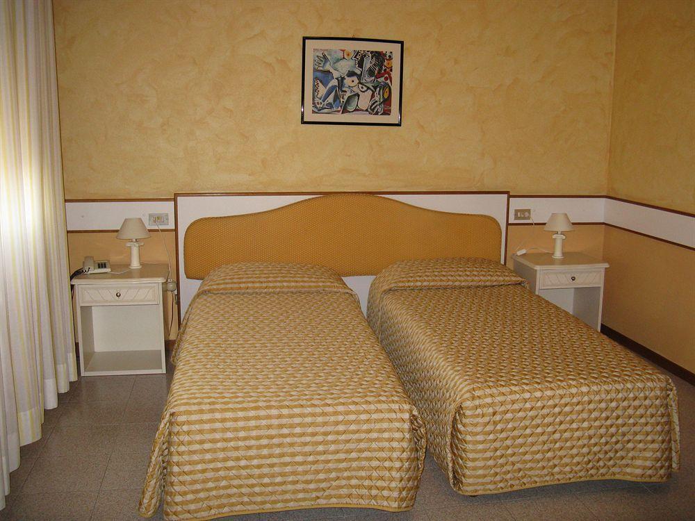 Hotel Faro Montichiari Buitenkant foto