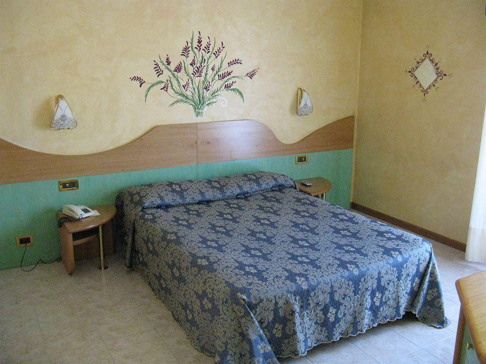 Hotel Faro Montichiari Buitenkant foto