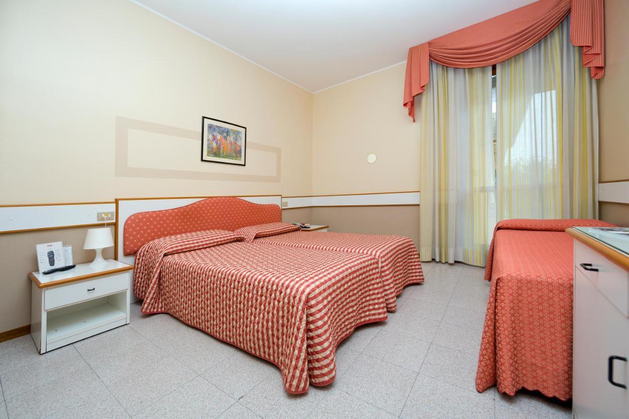Hotel Faro Montichiari Buitenkant foto